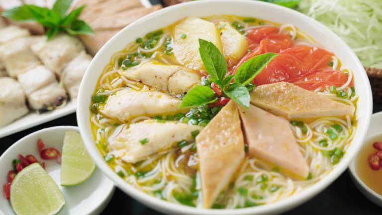 BÚN CHẢ CUA VÀ CHẢ CÁ