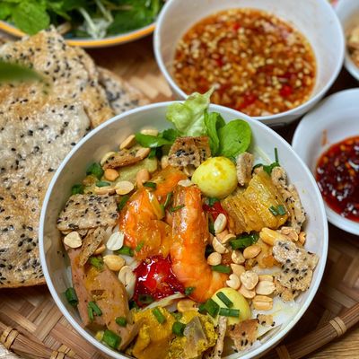 MỲ QUẢNG THẬP CẨM