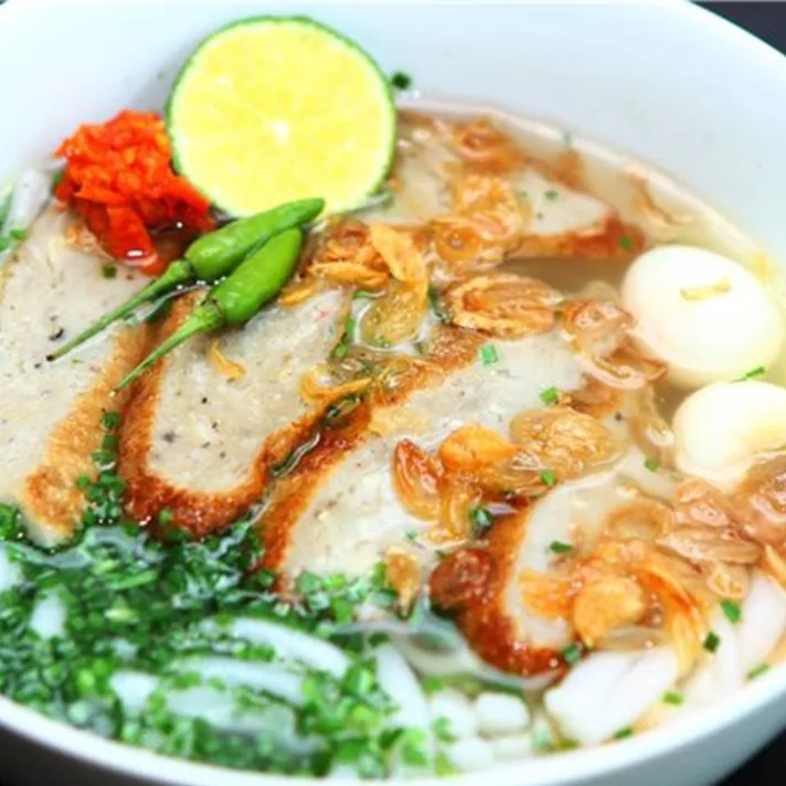 BÁNH CANH CHẢ TRỨNG