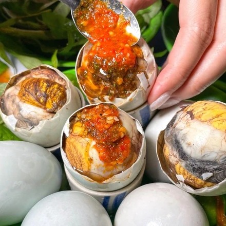 Trứng Sữa Cúc - Huỳnh Ngọc Huệ