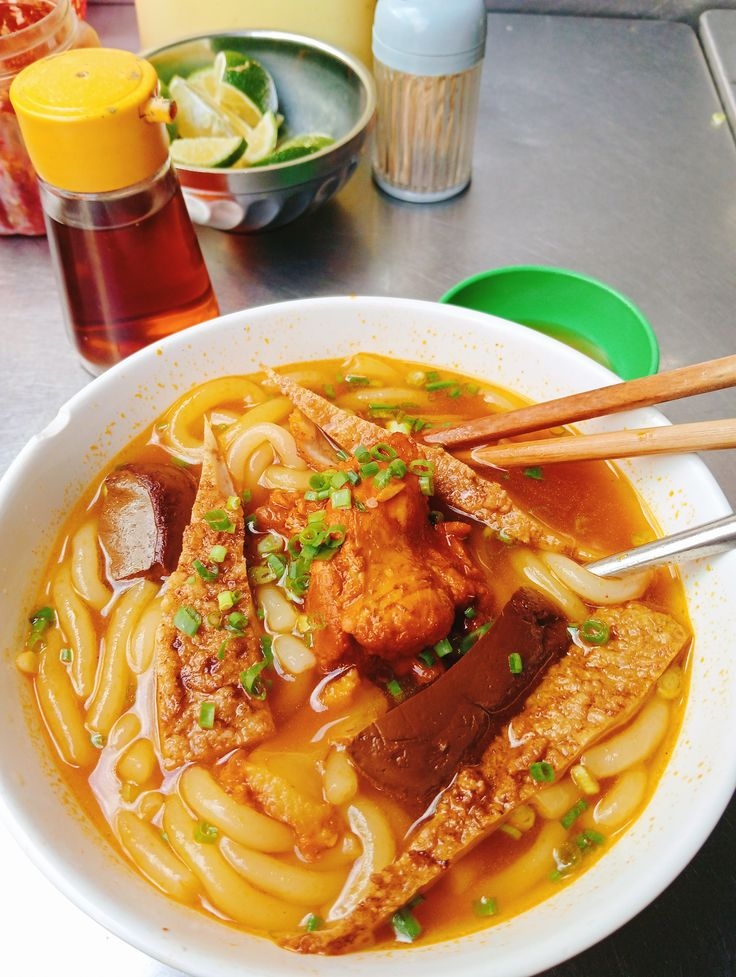 Bánh canh cua chả cá bình dân