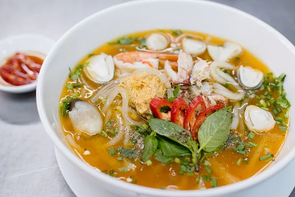 Bánh Canh Cá Lóc Chả Cua Huế 