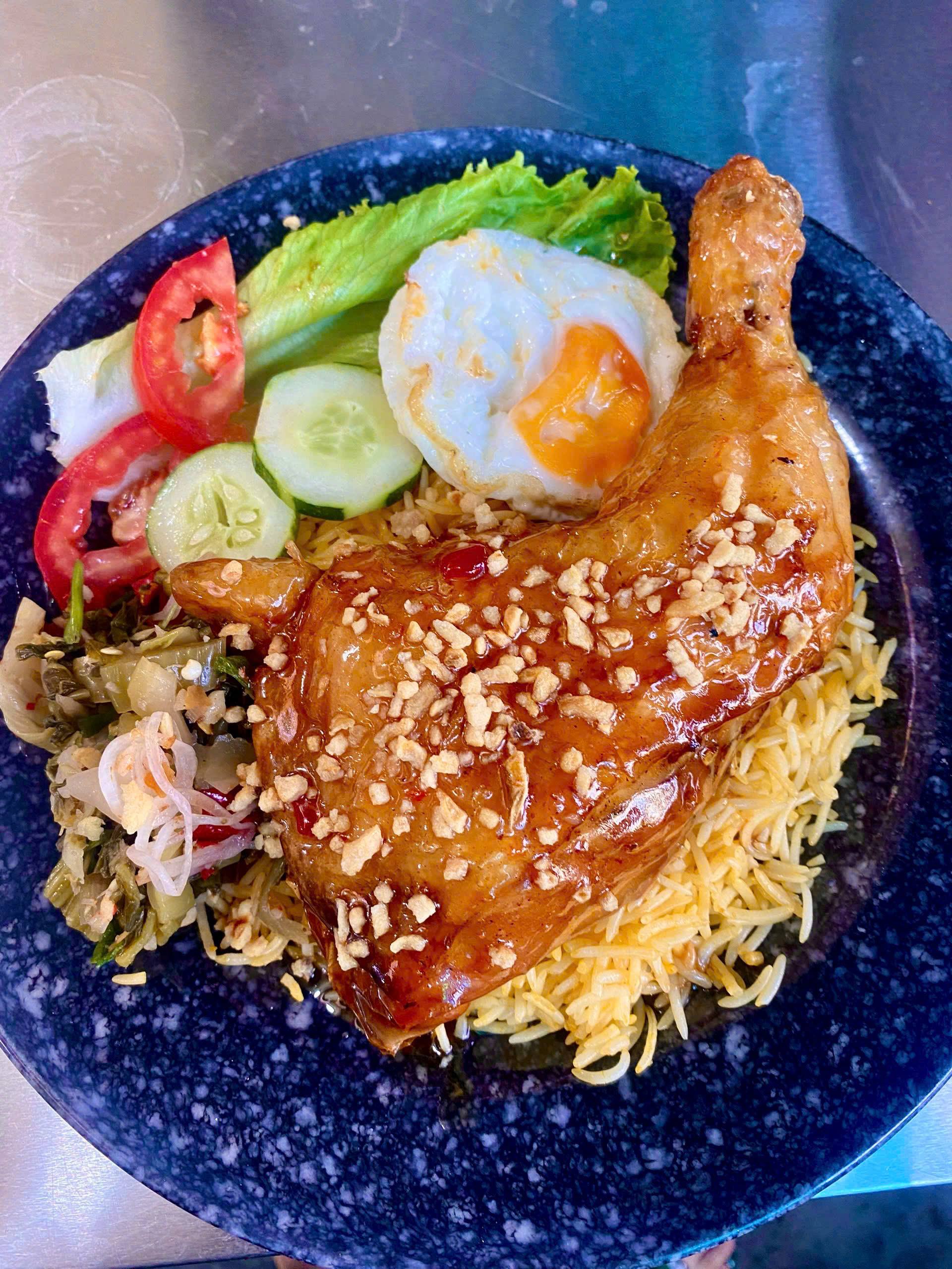 Cơm Gà Tân Trà 